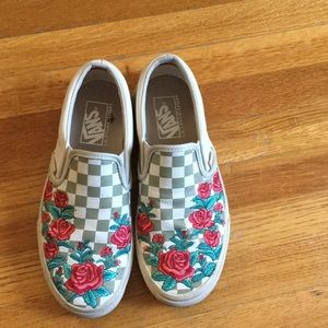 Vans- leather checker with embroidered roses